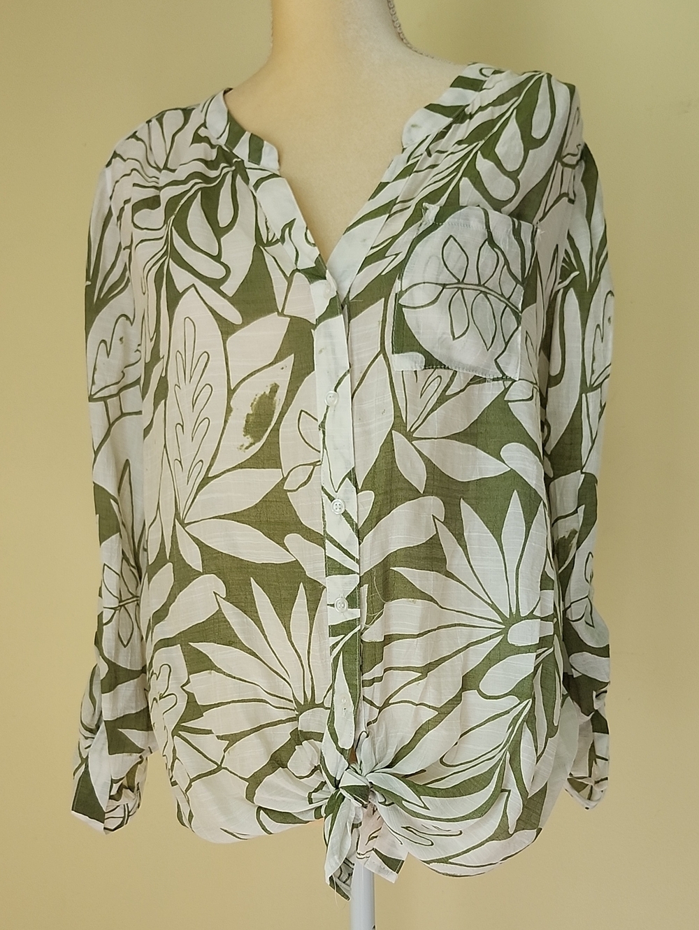 NWT Zac & Rachel Olive Leaf Button Blouse